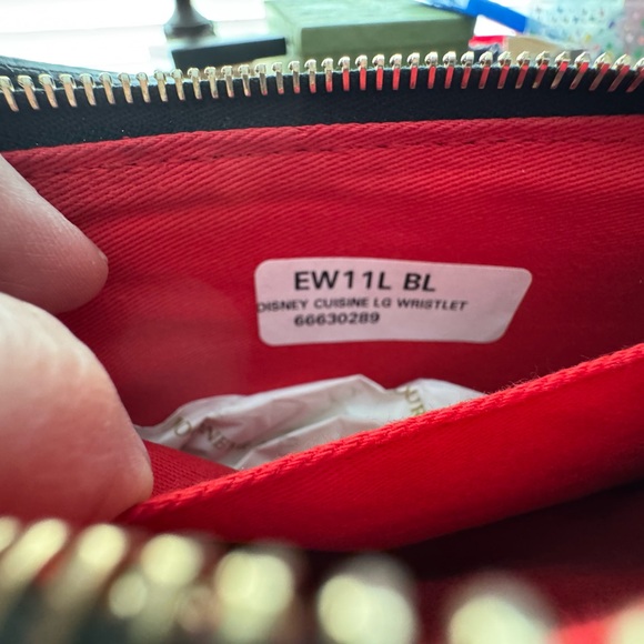 NWT.   Disney Dooney & Bourke Wristlet - Picture 9 of 11